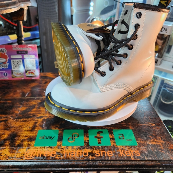 Dr Martens boots - Picture 7 of 7